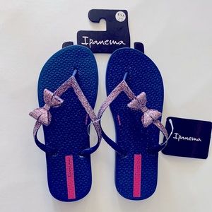 Ipanema Glitter Kids Bow Sandal in Blue/Pink, Size 2-3